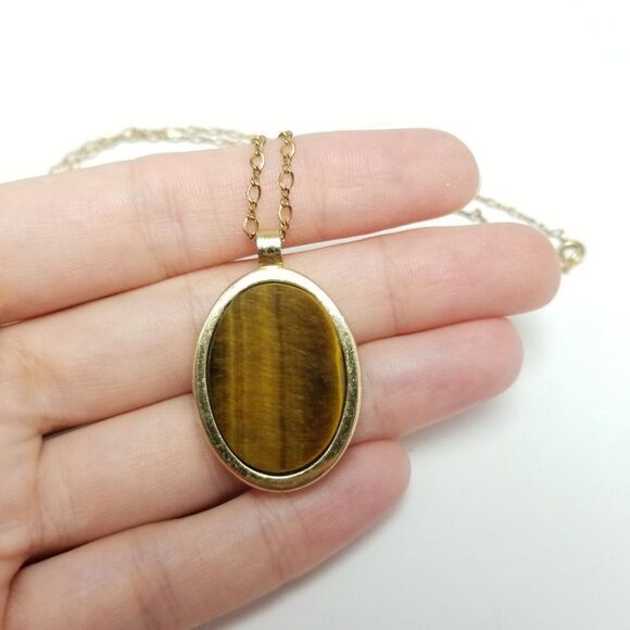 Vintage Tigers Eye Style Pendant, Oval Gold Tone Chain, Retro Estate Necklace - Picture 3 of 5